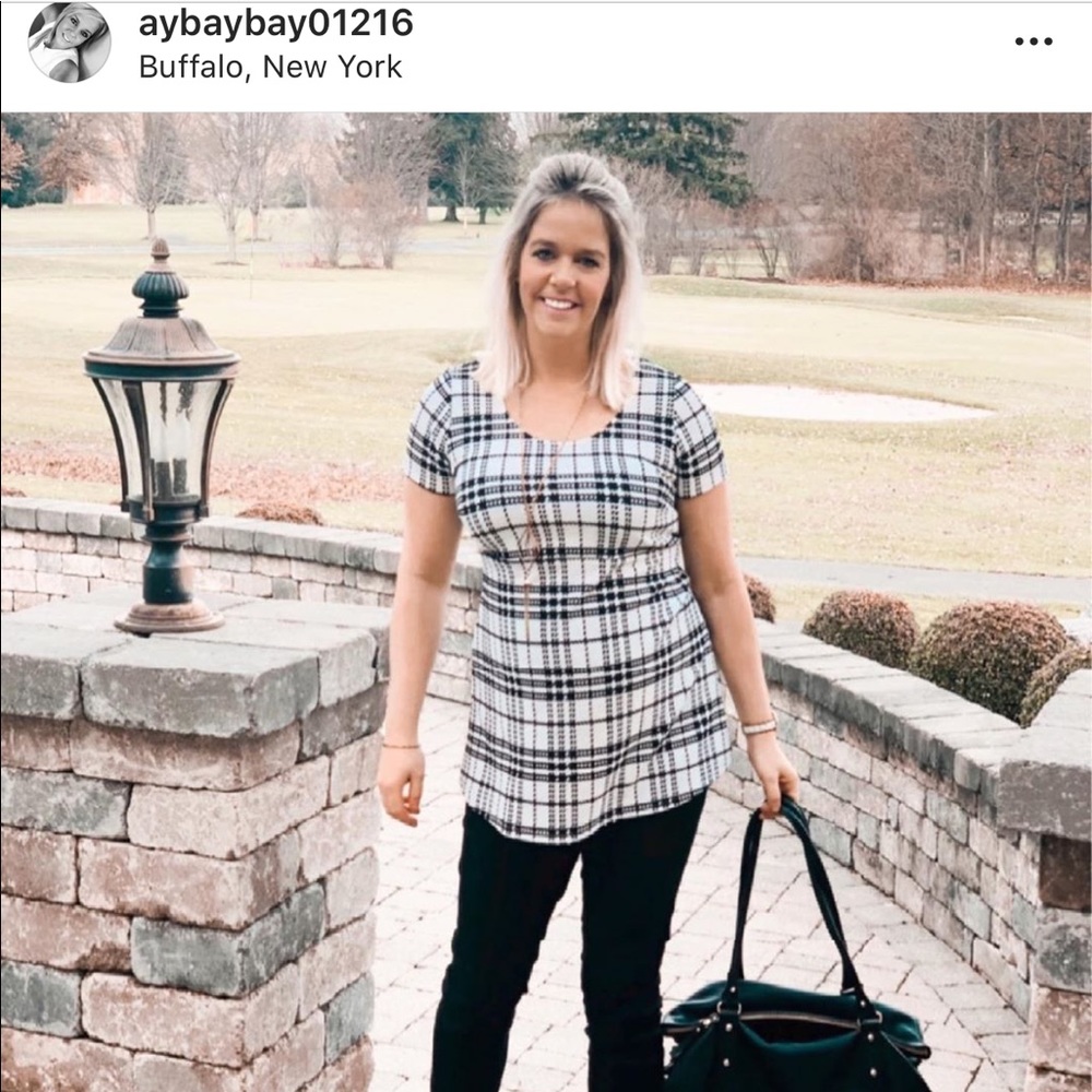 Black & white destination maternity tops